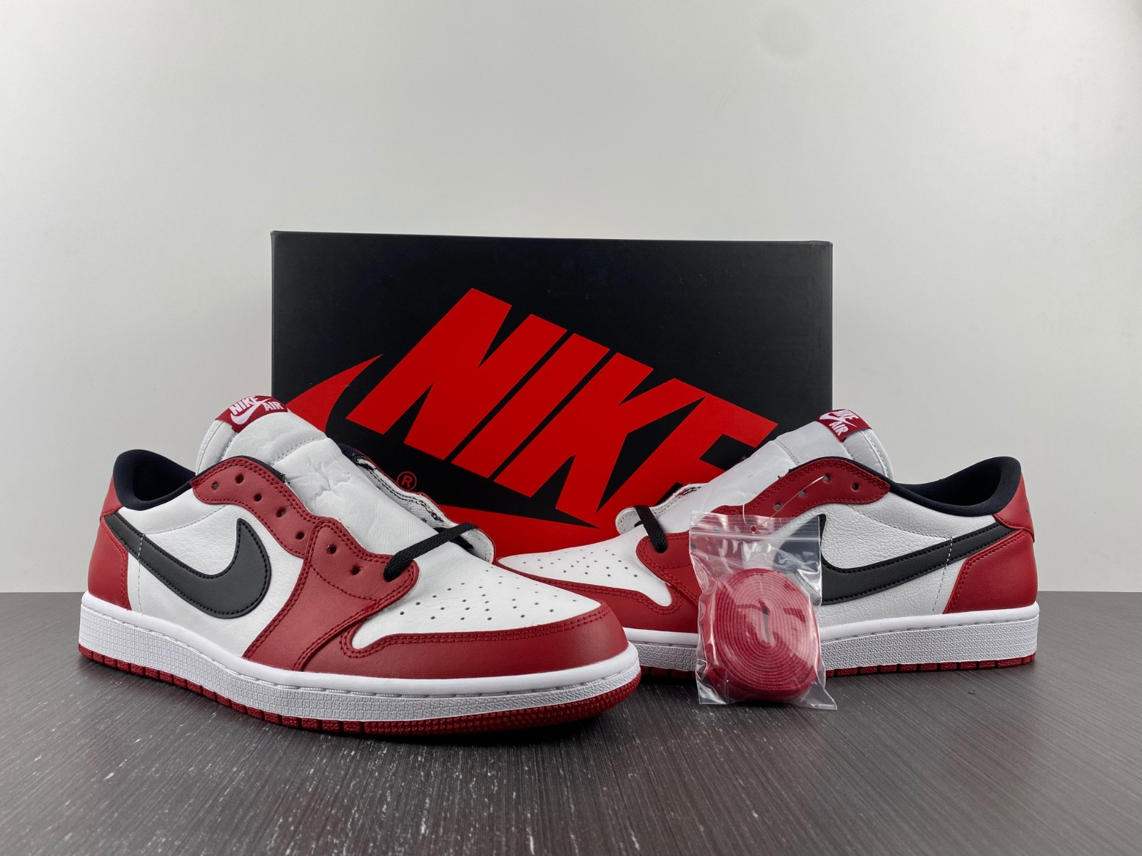Jordan 1 Retro Low Chicago (2016) 705329-600