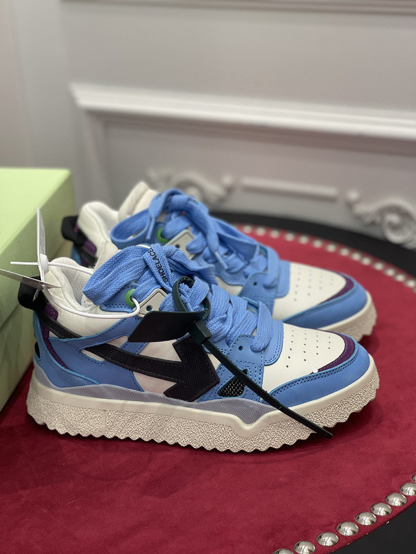 Off-White c/o Virgil Abloh