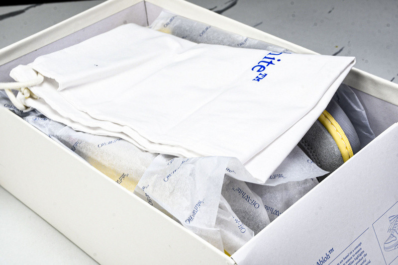 Off-White c/o Virgil Abloh