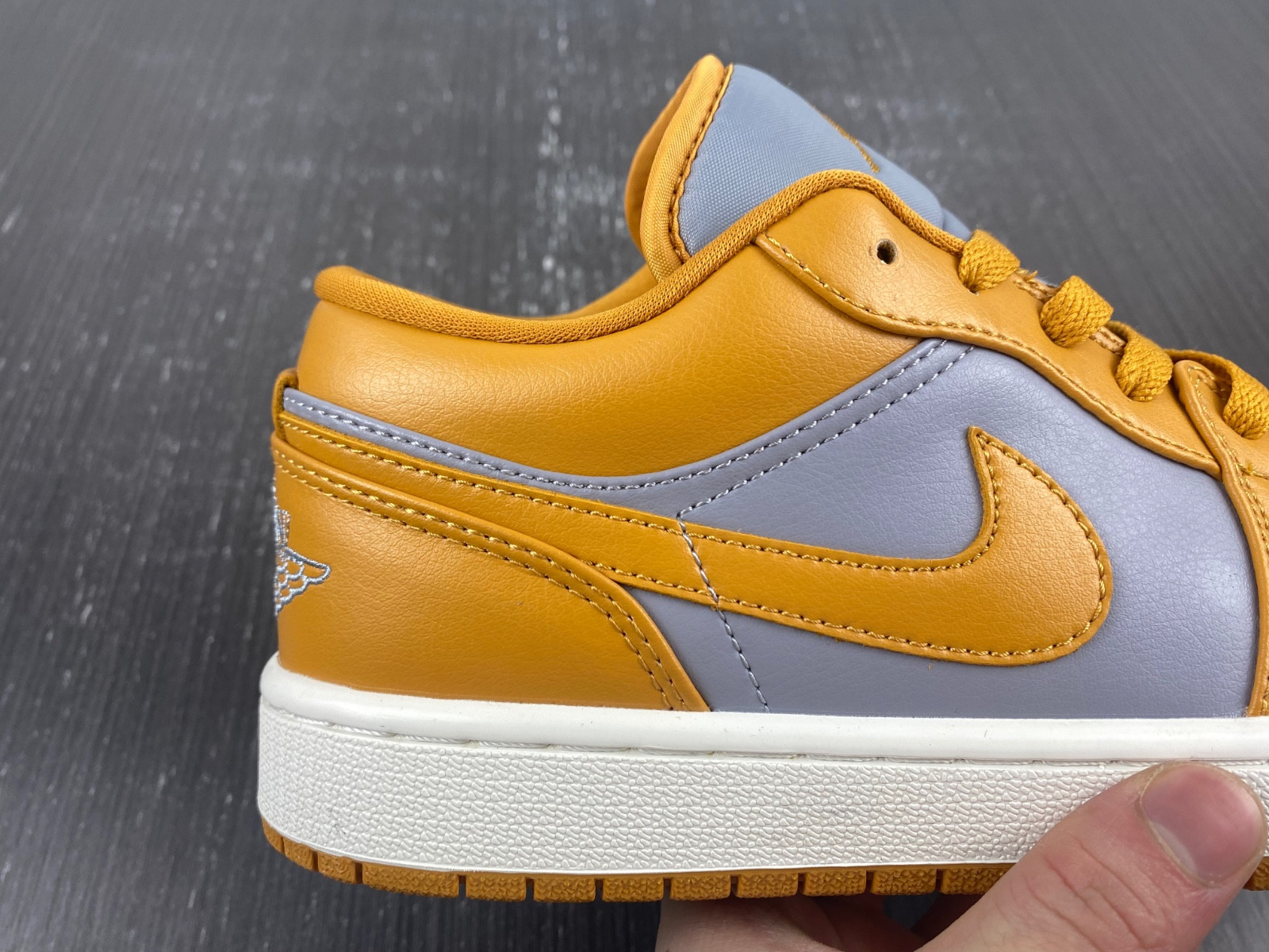 NIKE AIR JORDAN 1 LOW CHUTNEY DC0774-020