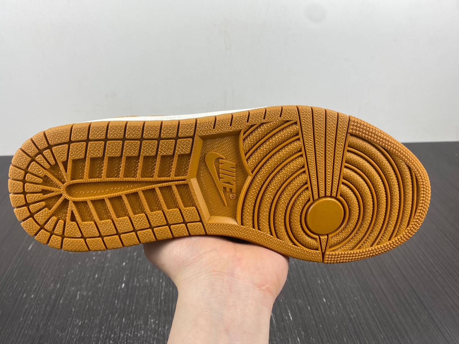 NIKE AIR JORDAN 1 LOW CHUTNEY DC0774-020