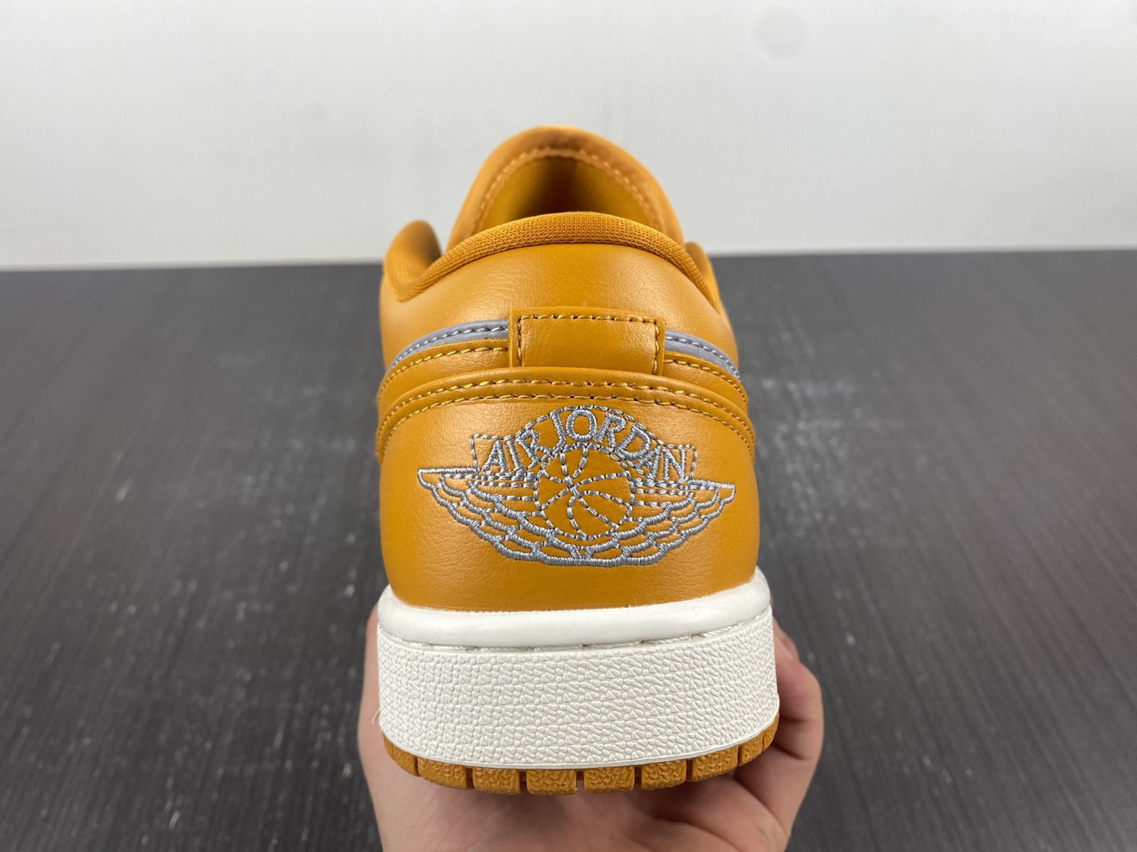 NIKE AIR JORDAN 1 LOW CHUTNEY DC0774-020