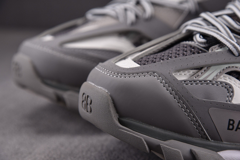 Ba*len*cia*ga led track trainer 