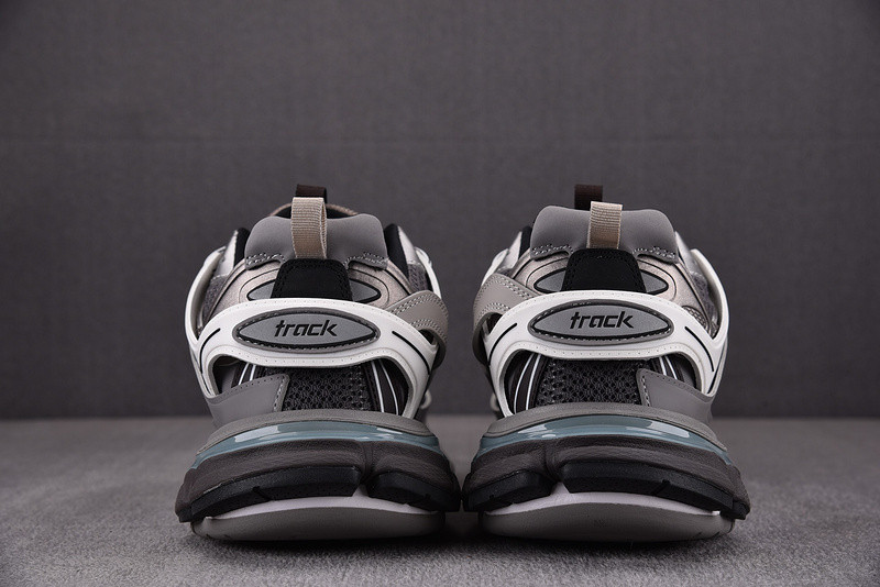 Ba*len*cia*ga led track trainer 