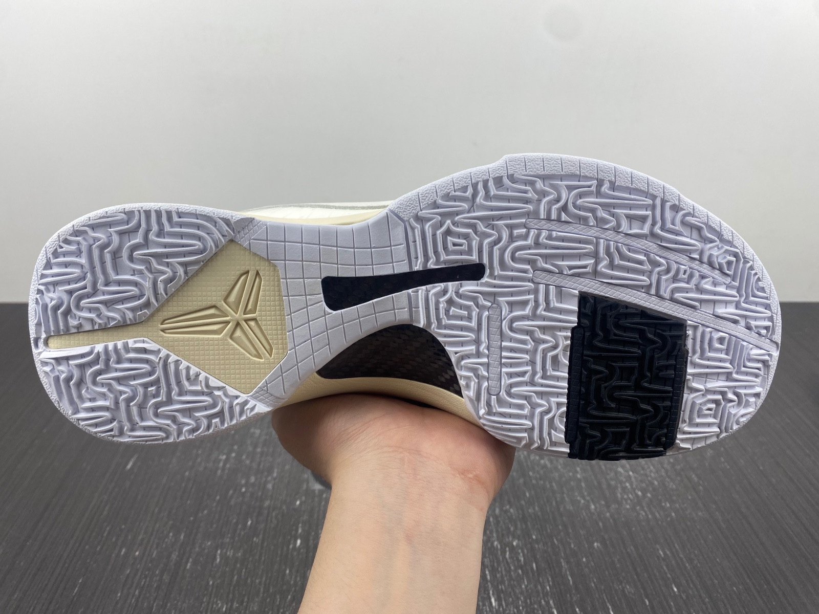 NIKE KOBE 5 PROTRO UNDEFEATED RICE WHITE DB4796-101