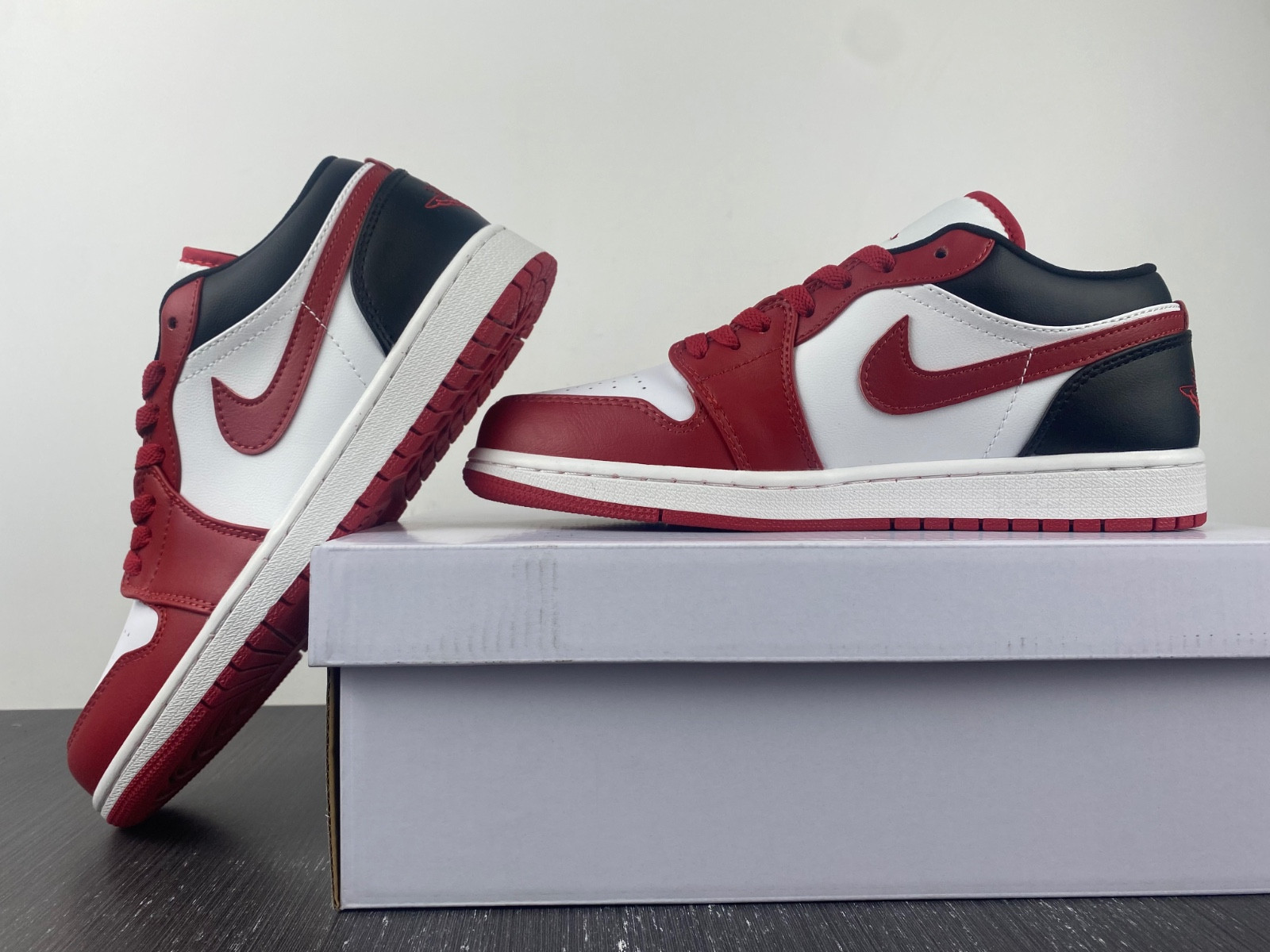 Jordan 1 Low Reverse Black Toe (W) - DC0774-160