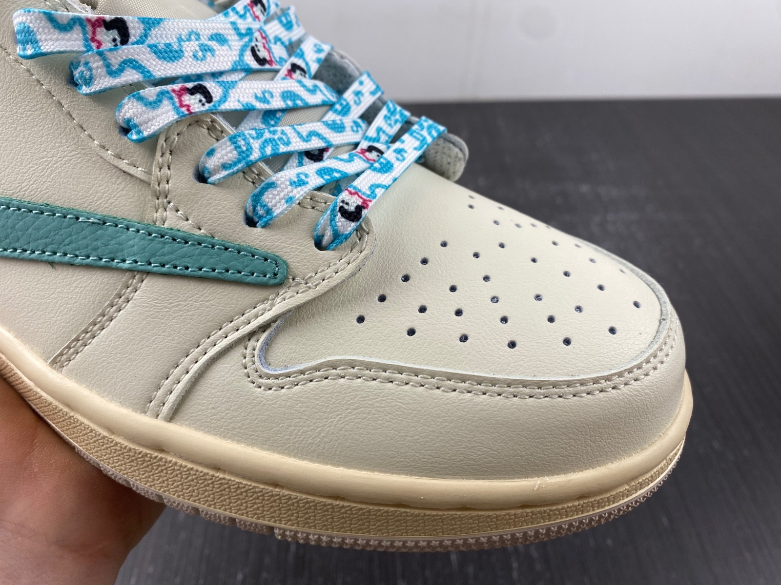 Travis Scott x Air Jordan 1 Low OG DM7866-102