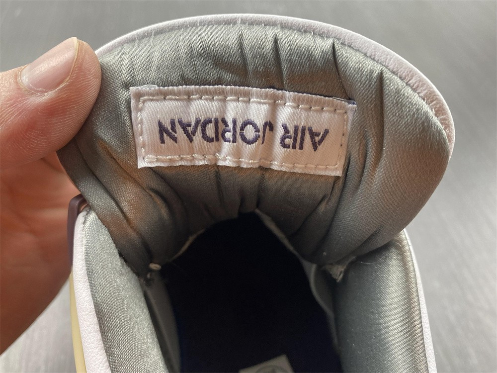 AIR Jordan 4 Retro DH6927-068