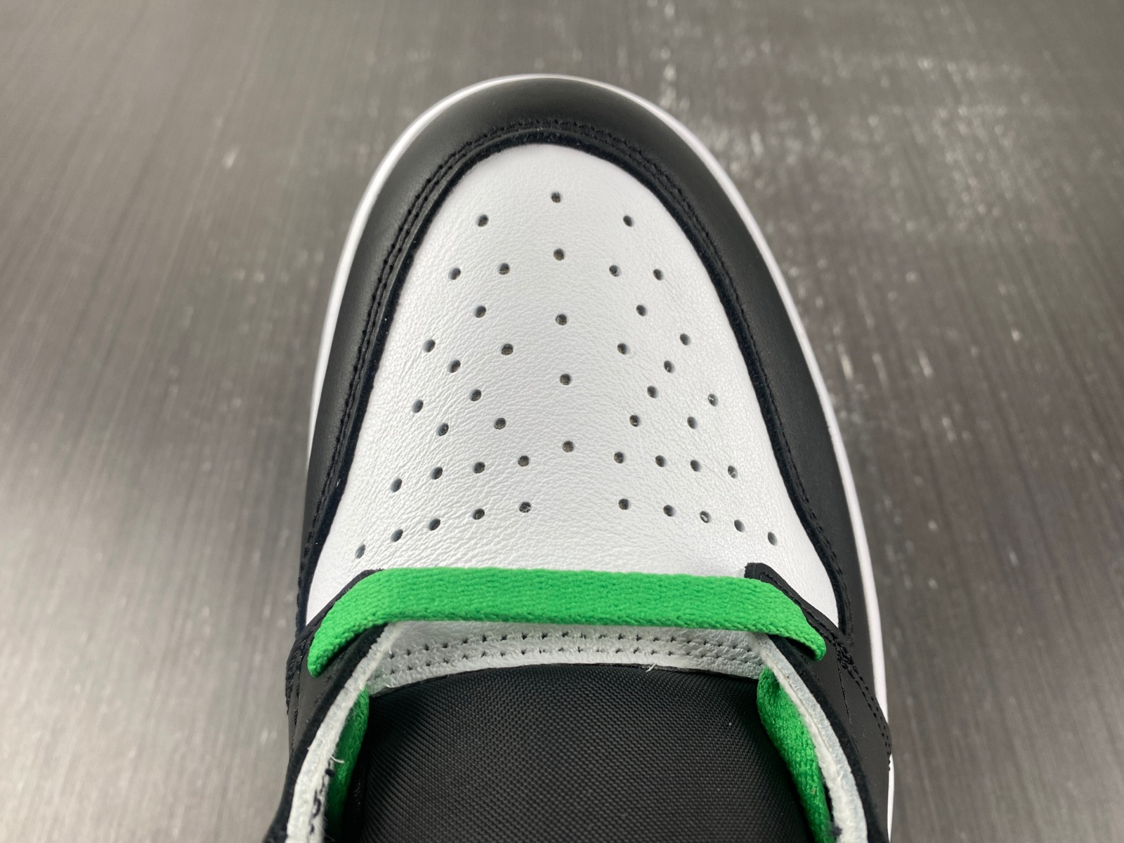 Air Jordan 1 Retro High OG "Celtics" DZ5485-031