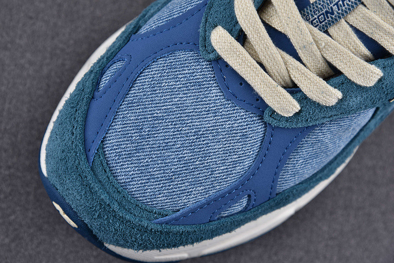 New Balance 990v3 Levi