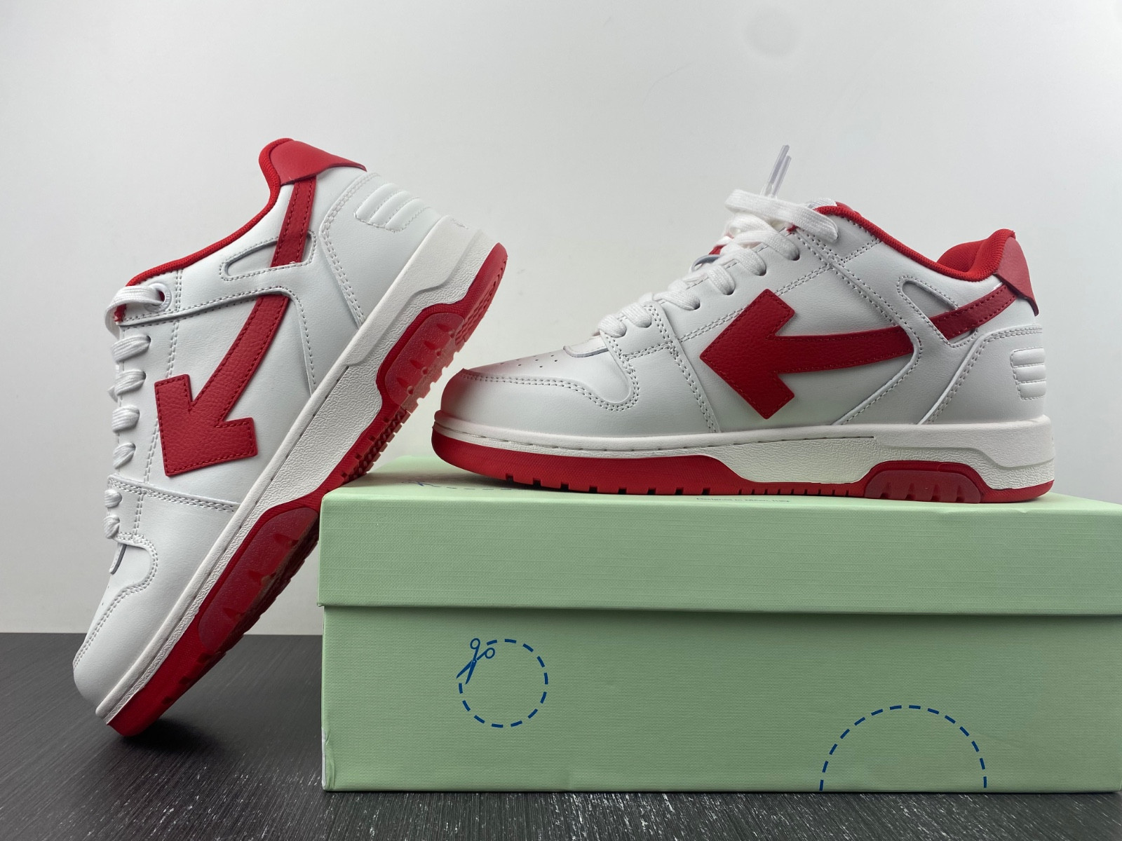 Off-White c/o Virgil Abloh