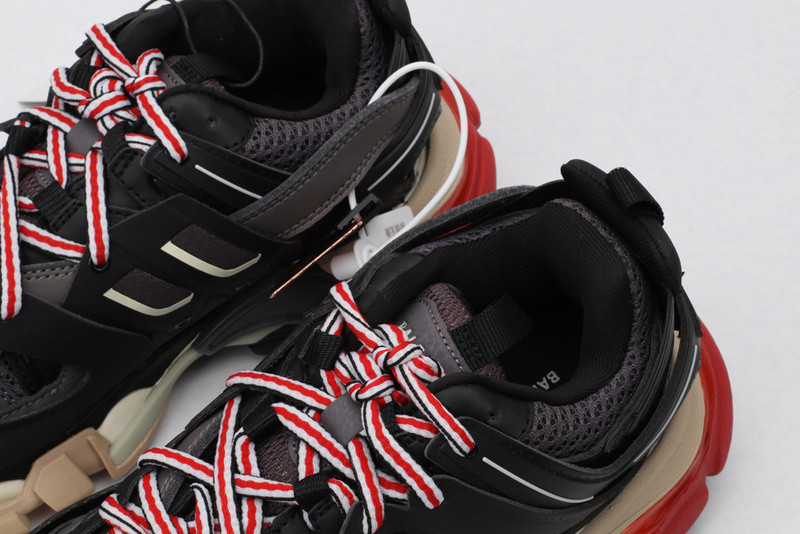 Ba*len*cia*ga track 542436 w2la1 2045