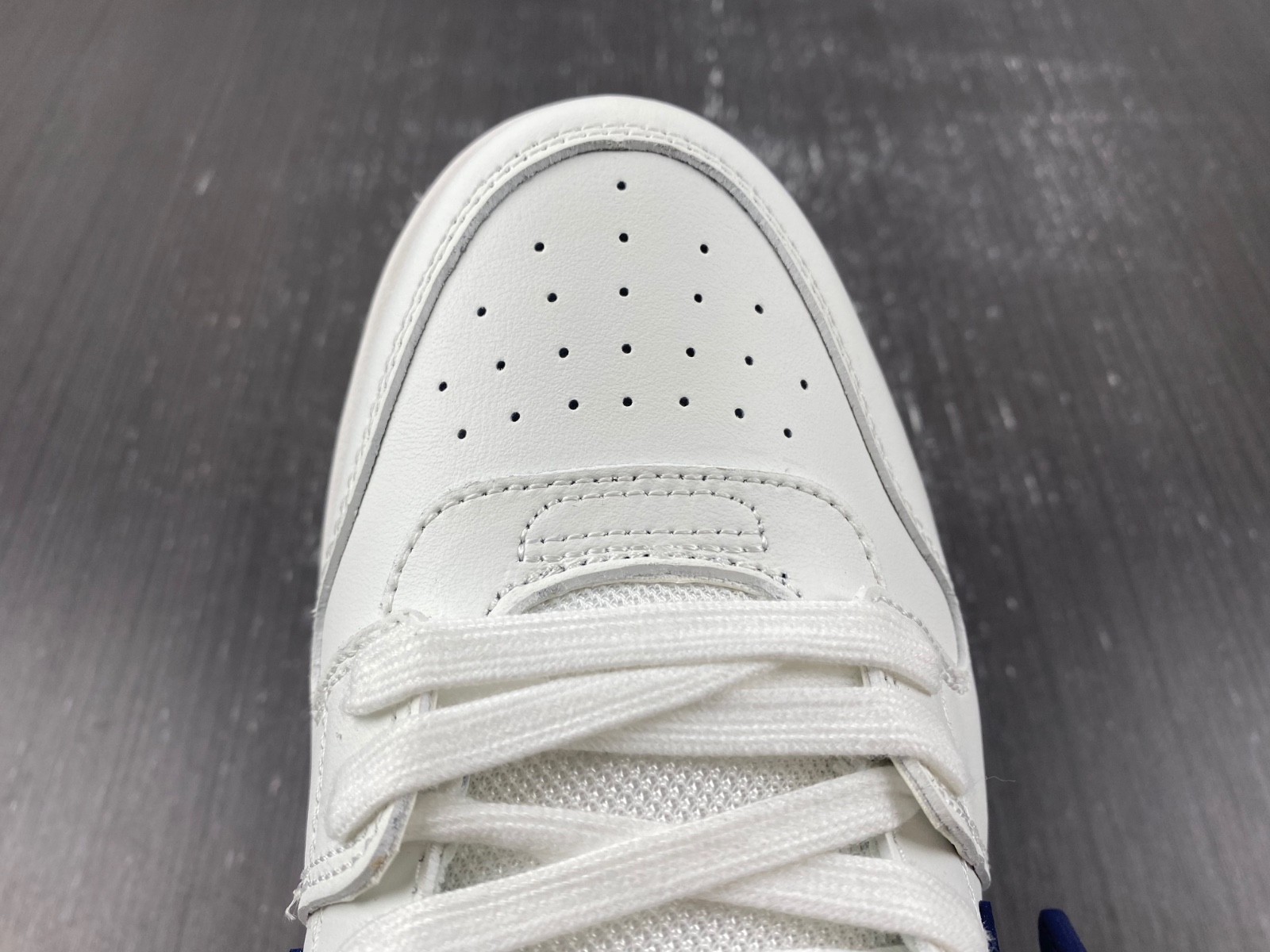 Off-White c/o Virgil Abloh