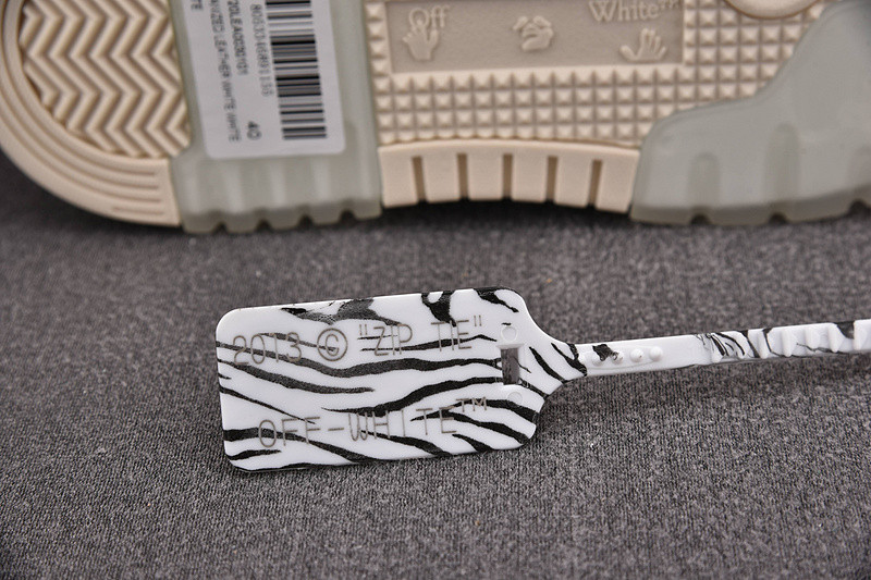 Off-White c/o Virgil Abloh