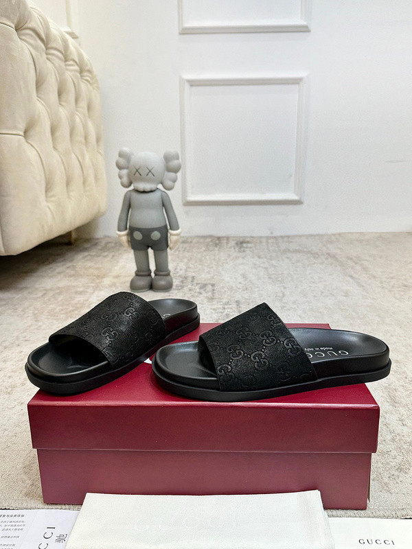 GUC LEATHER SLIDE