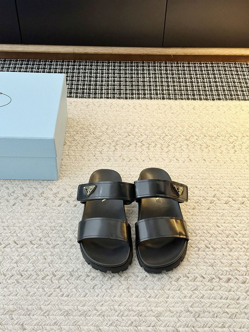 P*DA Slippers（SHINY BLACK)