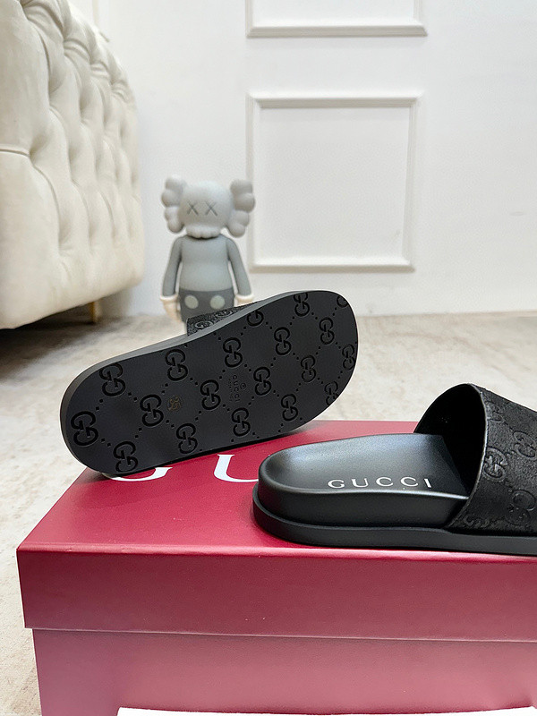 GUC LEATHER SLIDE