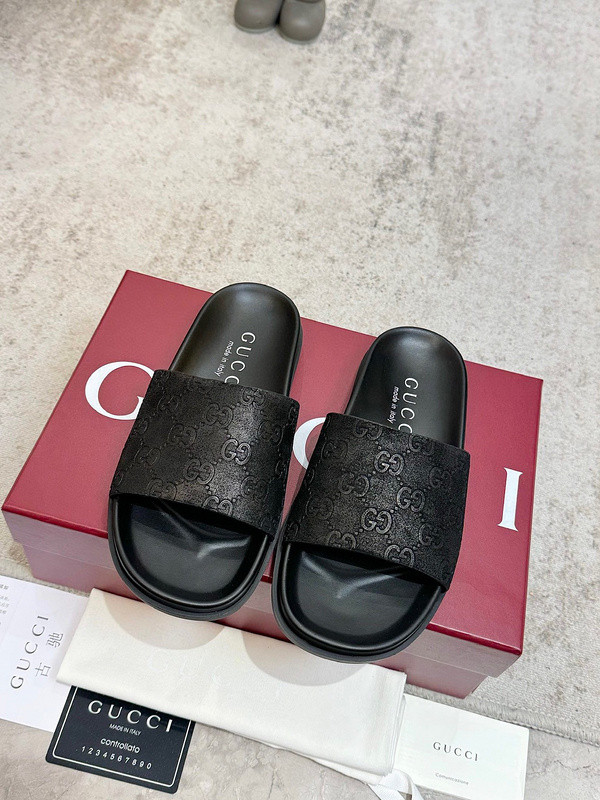 GUC LEATHER SLIDE