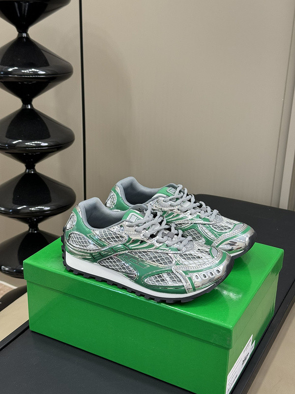 Bo*te*ga ve*ne*ta orbit silver parakeet