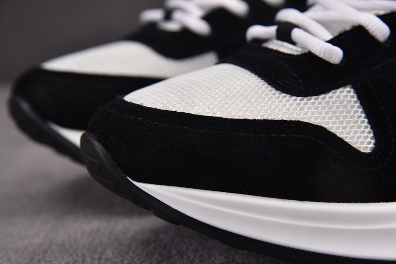 D10r B25 Oblique Runner Sneaker