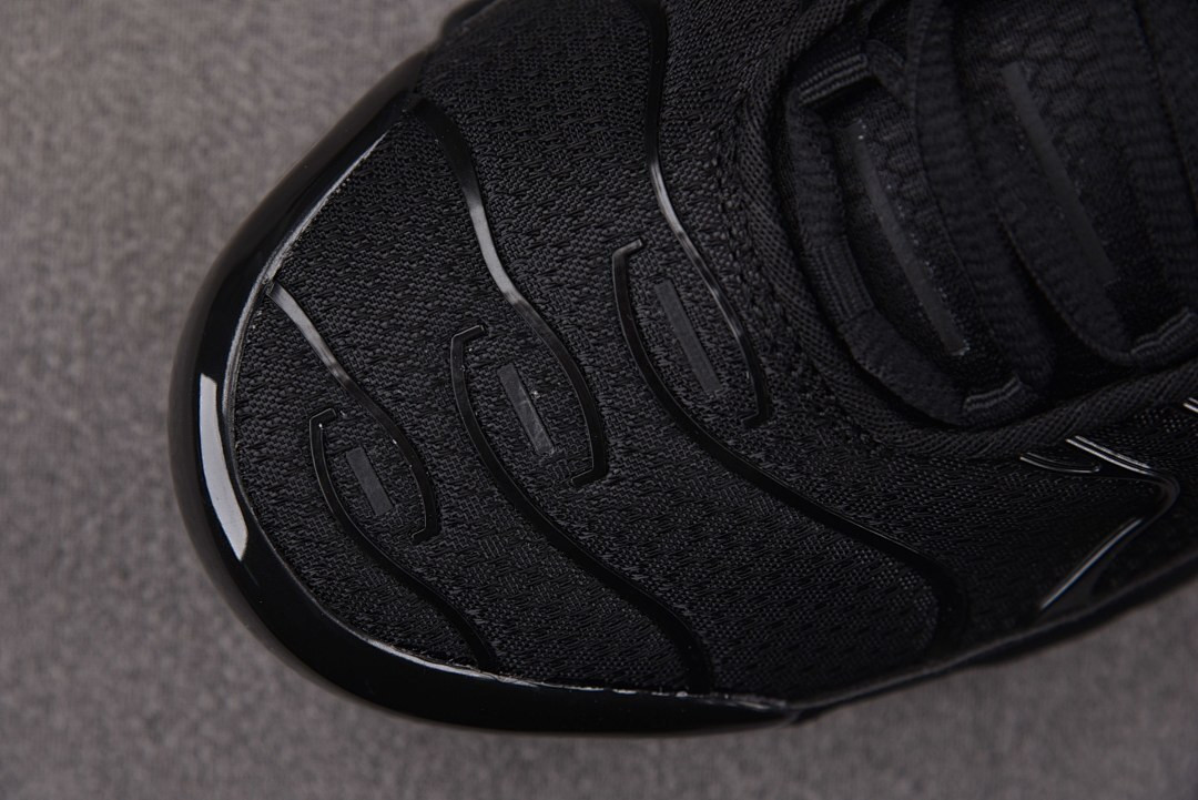 Nike Air Max Plus Black Green Strike - DM0032-024