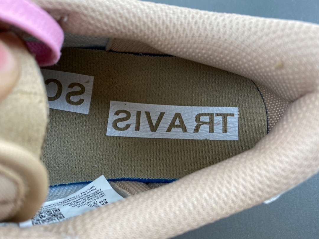 Travis Scott x Air Jordan 1 Low OG "Muslin" DM7866-106