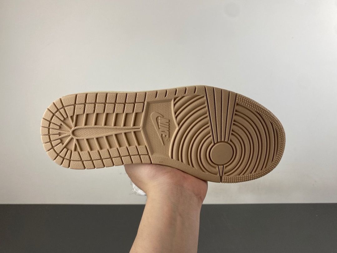 Travis Scott x Air Jordan 1 Low OG "Muslin" DM7866-106