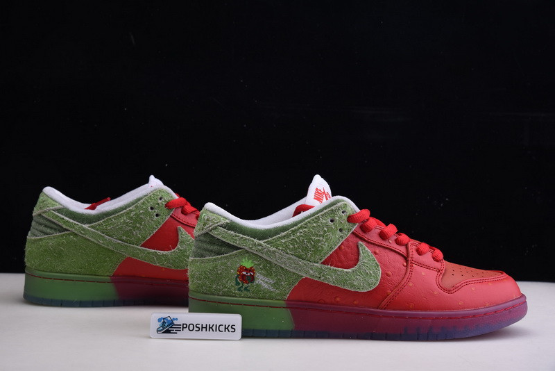 Nike SB Dunk Low Strawberry Cough CW7903-601