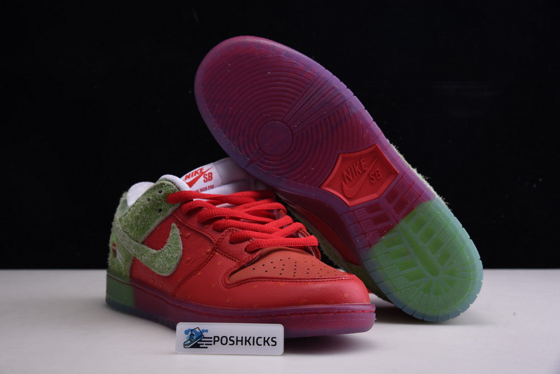 Nike SB Dunk Low Strawberry Cough CW7903-601