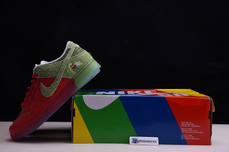 Nike SB Dunk Low Strawberry Cough CW7903-601