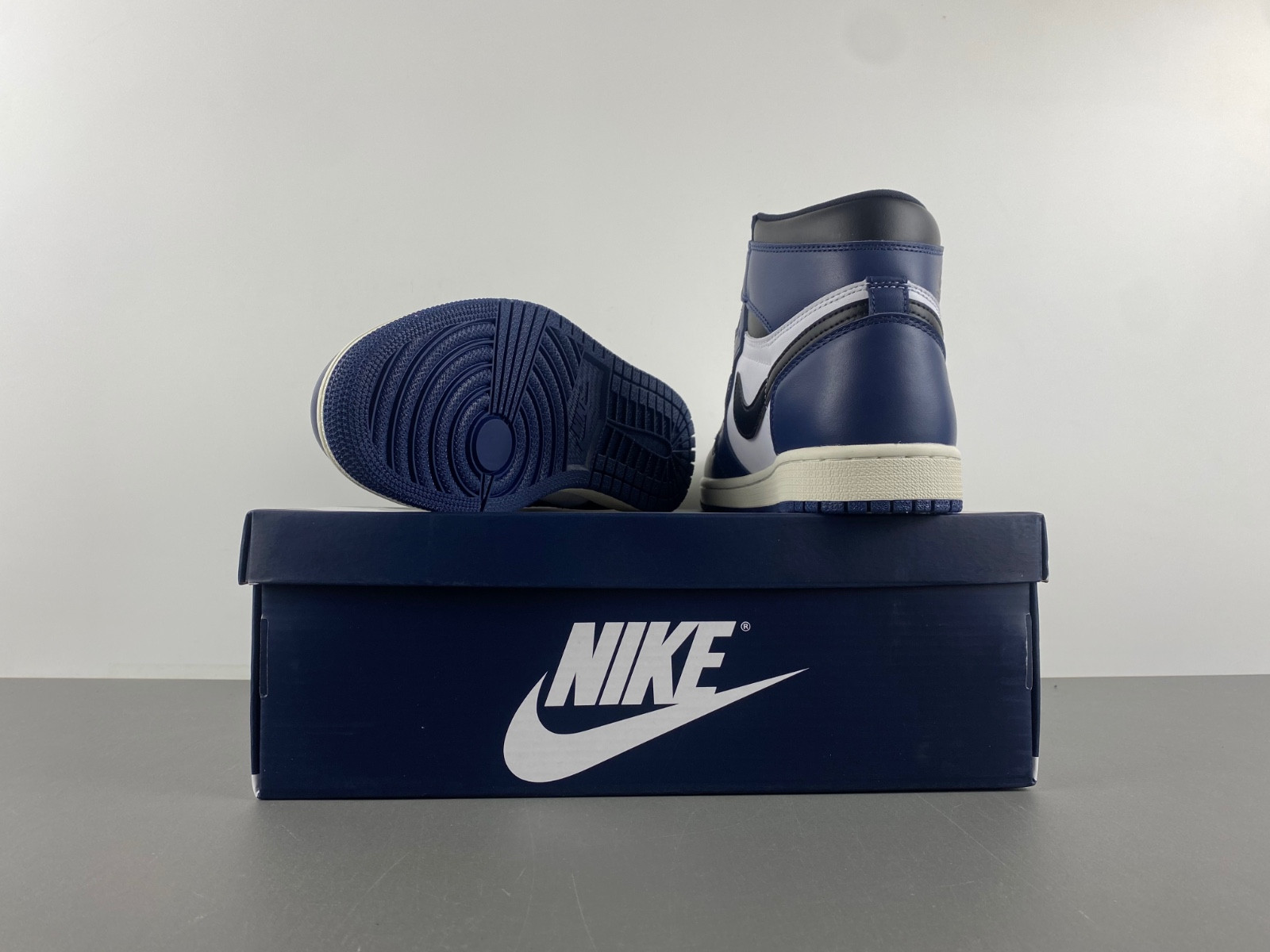 Air Jordan 1 High OG Midnight Navy DZ5485-401