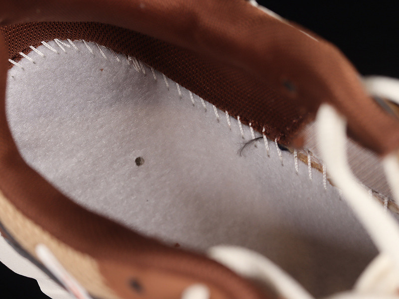 Nike Air Zoom Vomero 5 