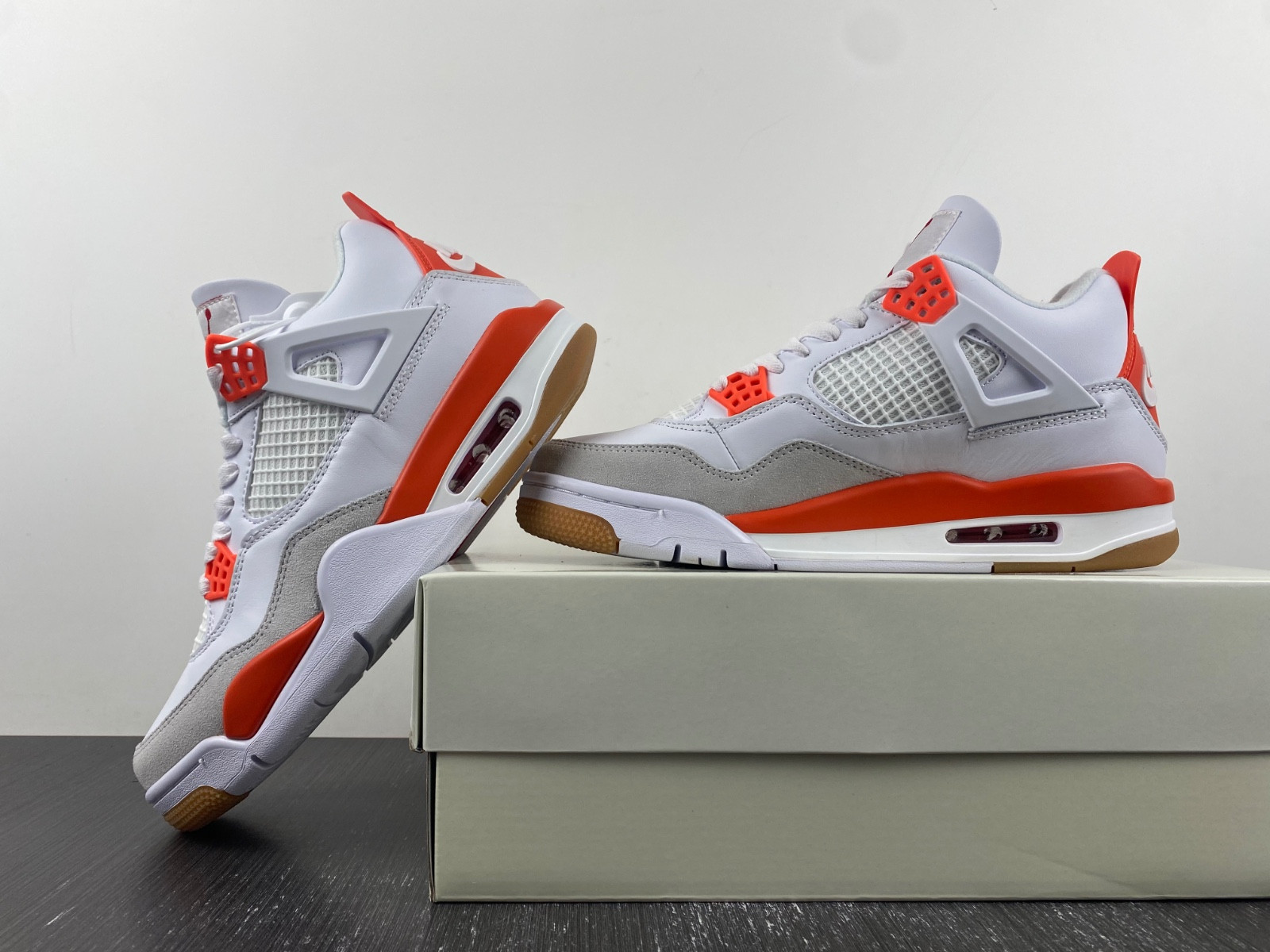 AIR JORDAN 4 WHITE AND ORANGE DR5415-108