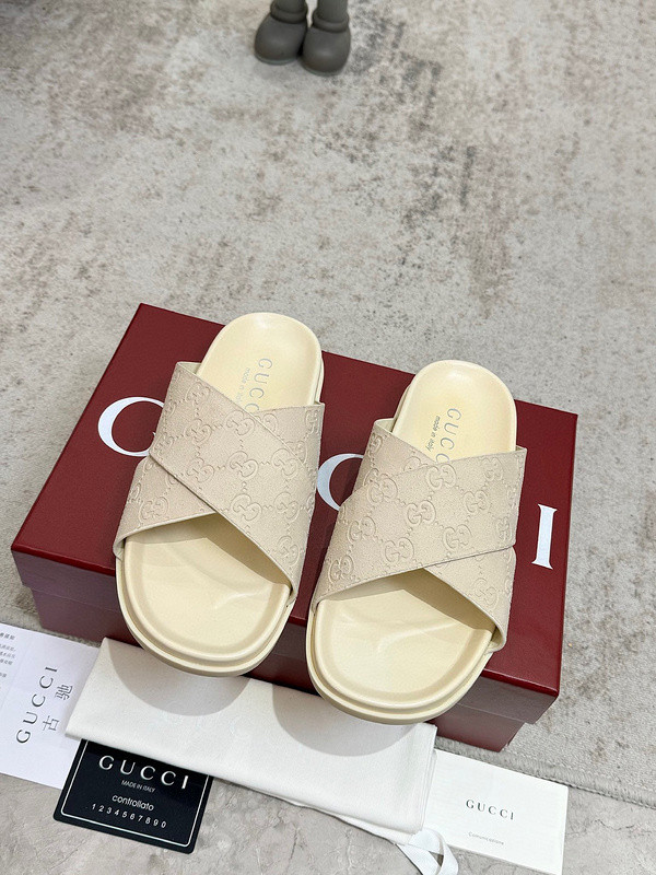 GUC LEATHER SLIDE