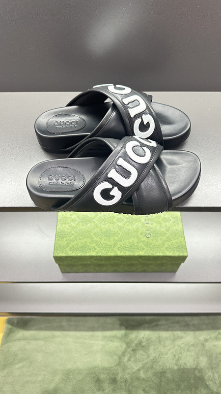 GUC LEATHER SLIDE