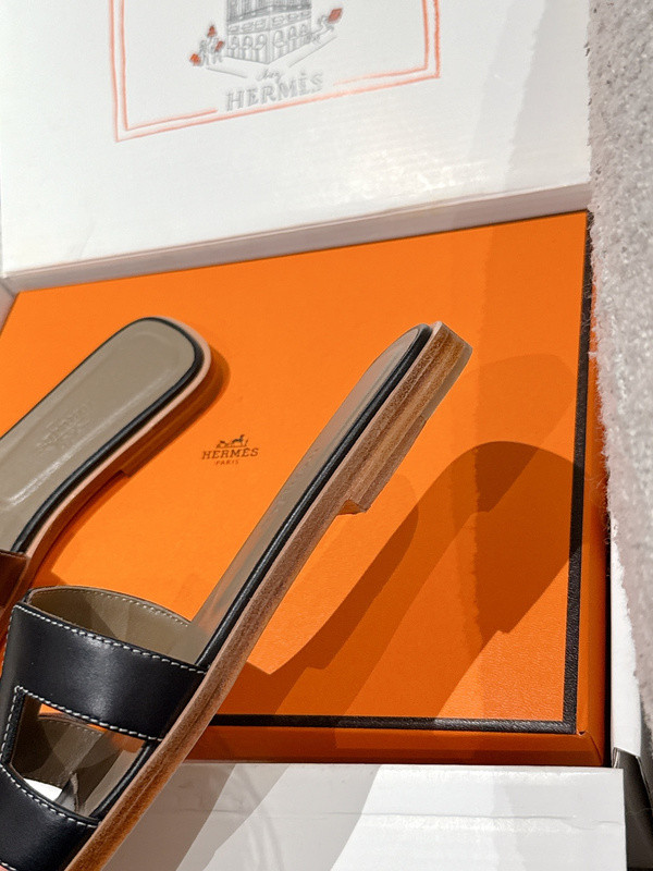 H*rmes Sandals