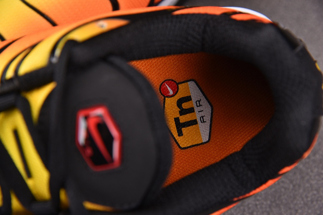 Nike Air Max Plus "Sunset" HF0552-001