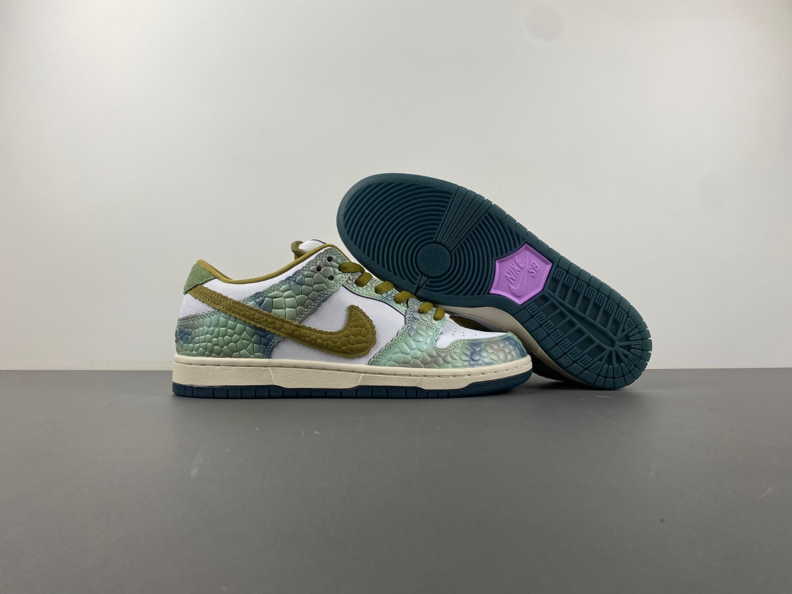 Alexis Sablone x Nike SB Dunk Low HJ3386-300