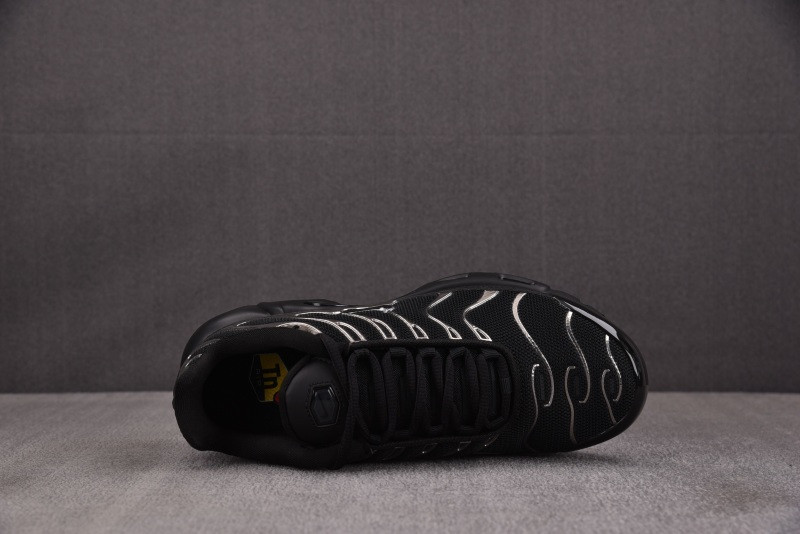 Nike Air Max Plus SE "Black & Metallic Silver" | HJ9743-001