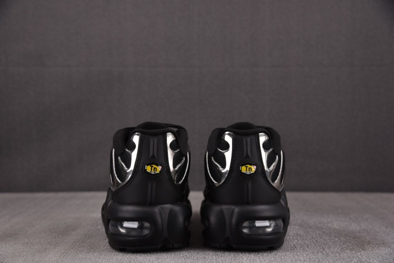 Nike Air Max Plus SE "Black & Metallic Silver" | HJ9743-001