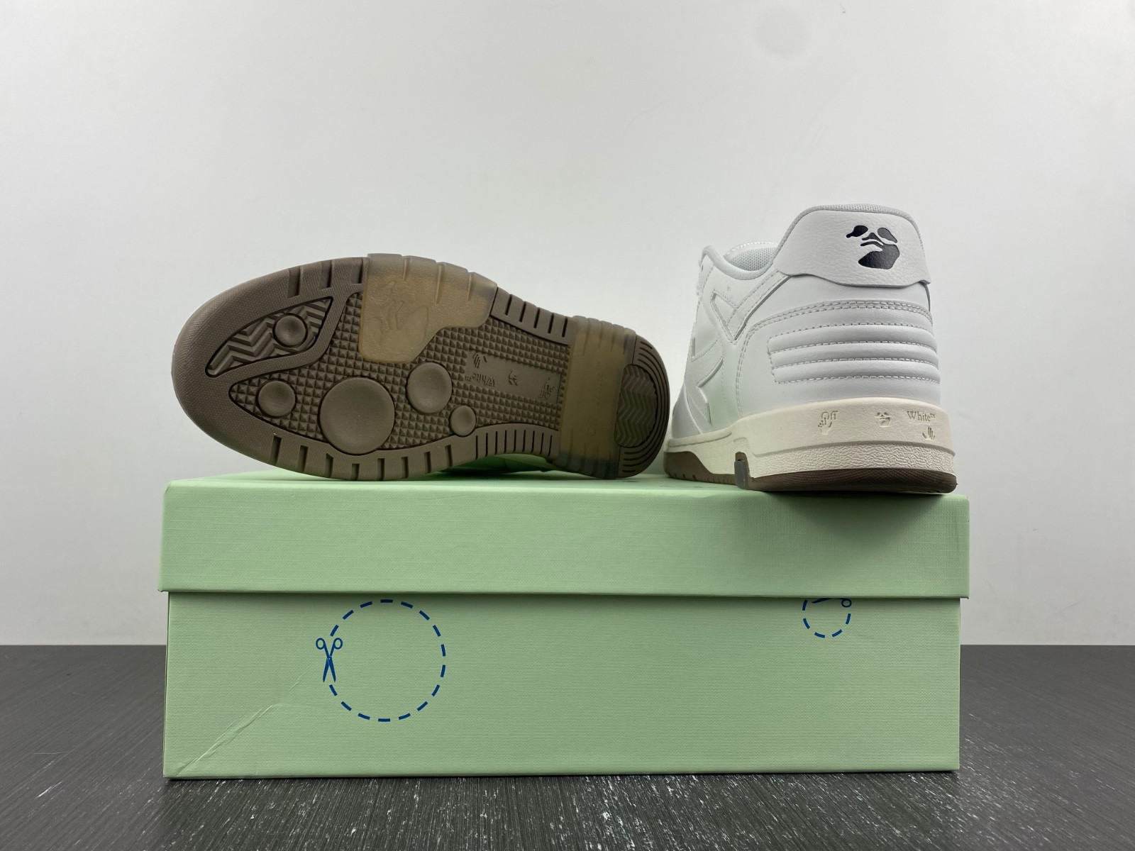 Off-White c/o Virgil Abloh