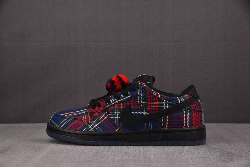 Nardwuar Nike SB Dunk Low II1493-600