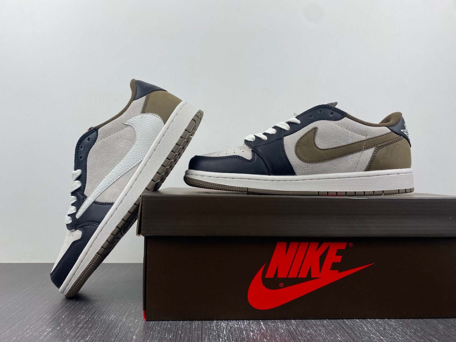 Travis Scott x Air Jordan 1 Low DM7866 902
