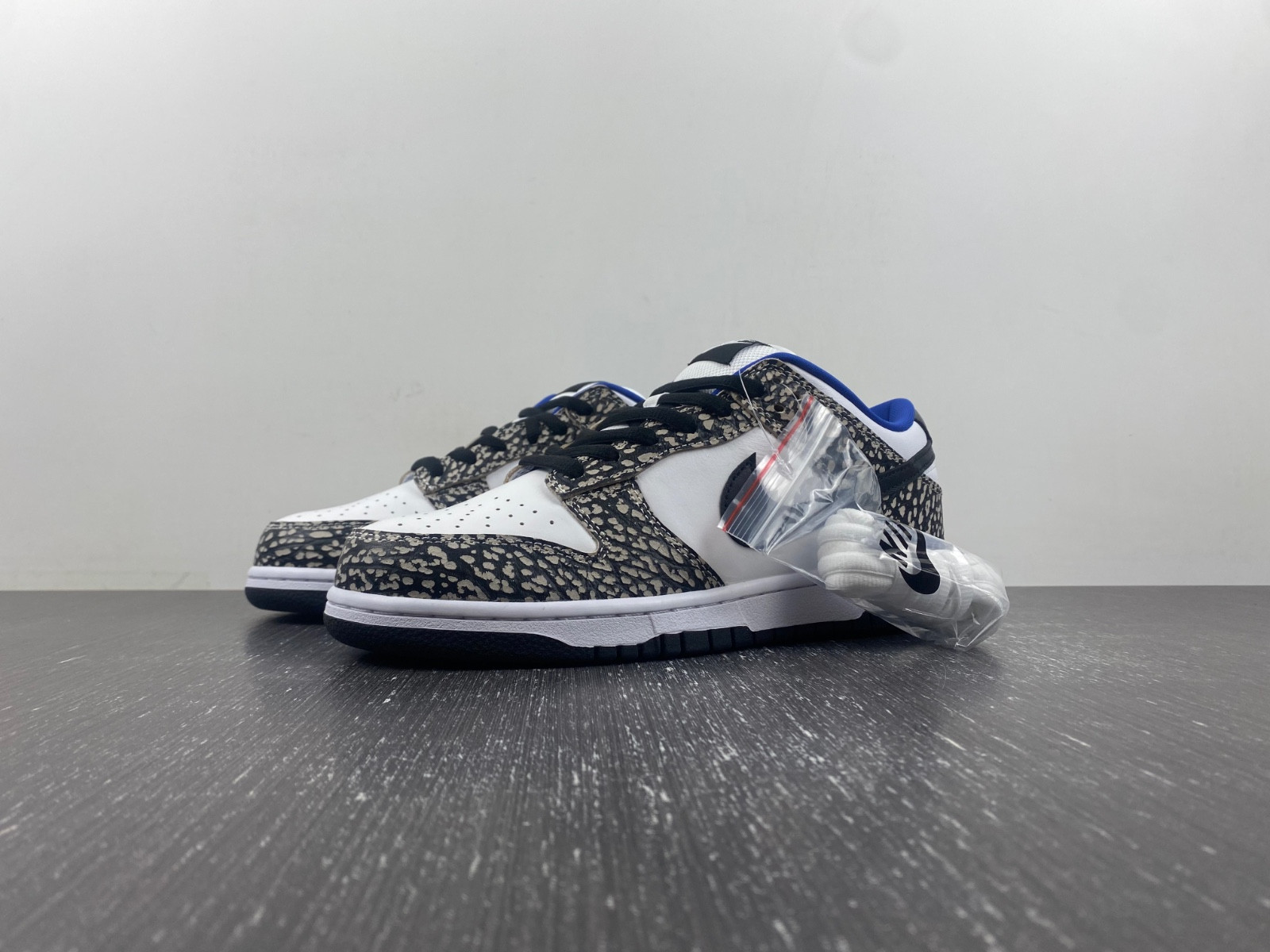 Nike SB Dunk Low White Cement (2002) 304292-001