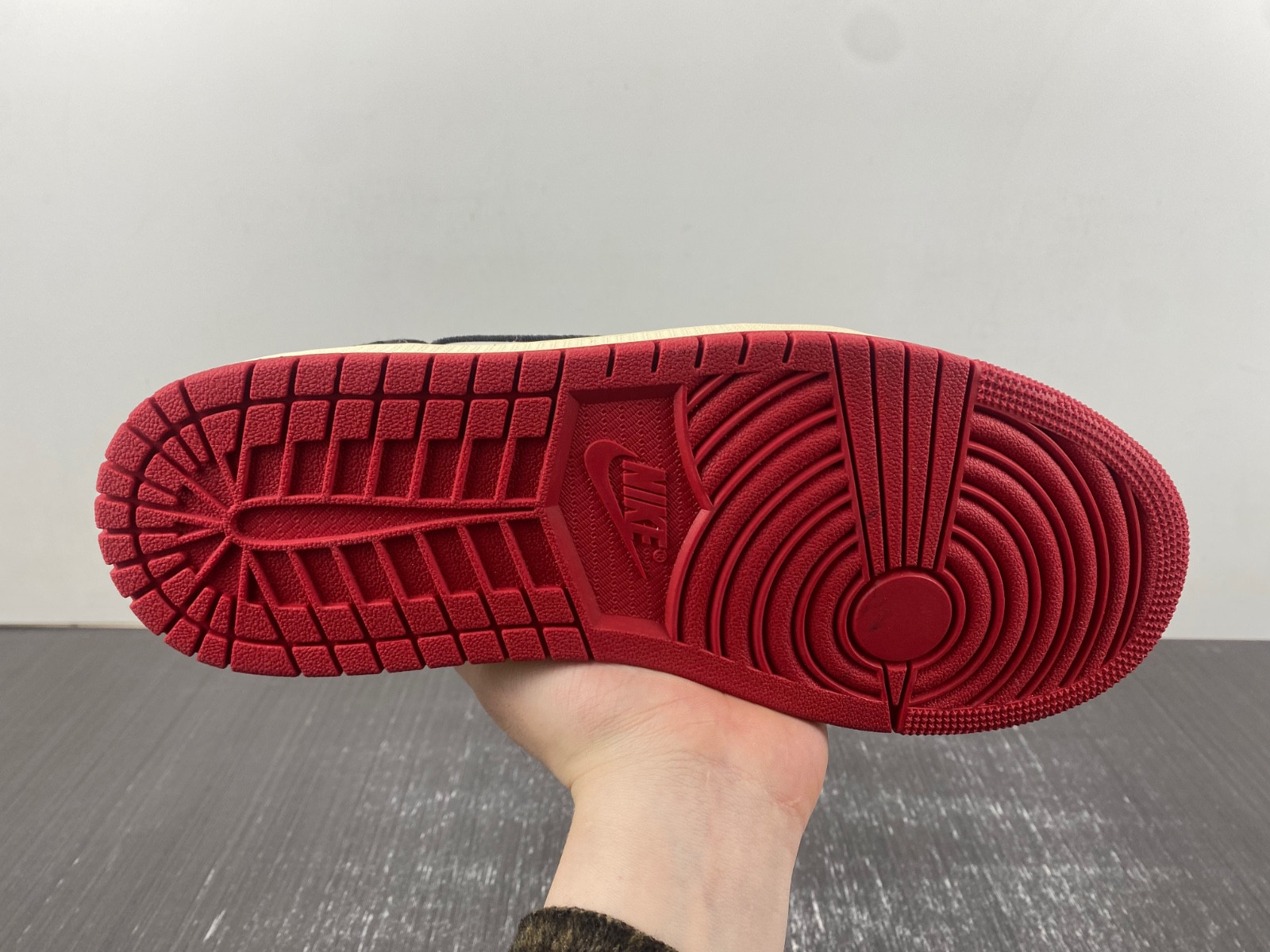 Jordan 1 Retro Low OG Trophy Room Away FN0432-100