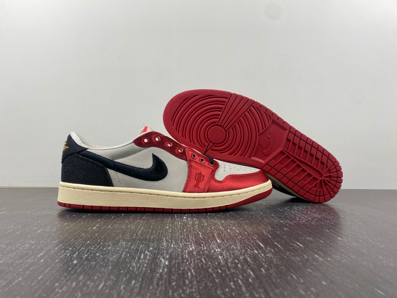 Jordan 1 Retro Low OG Trophy Room Away FN0432-100