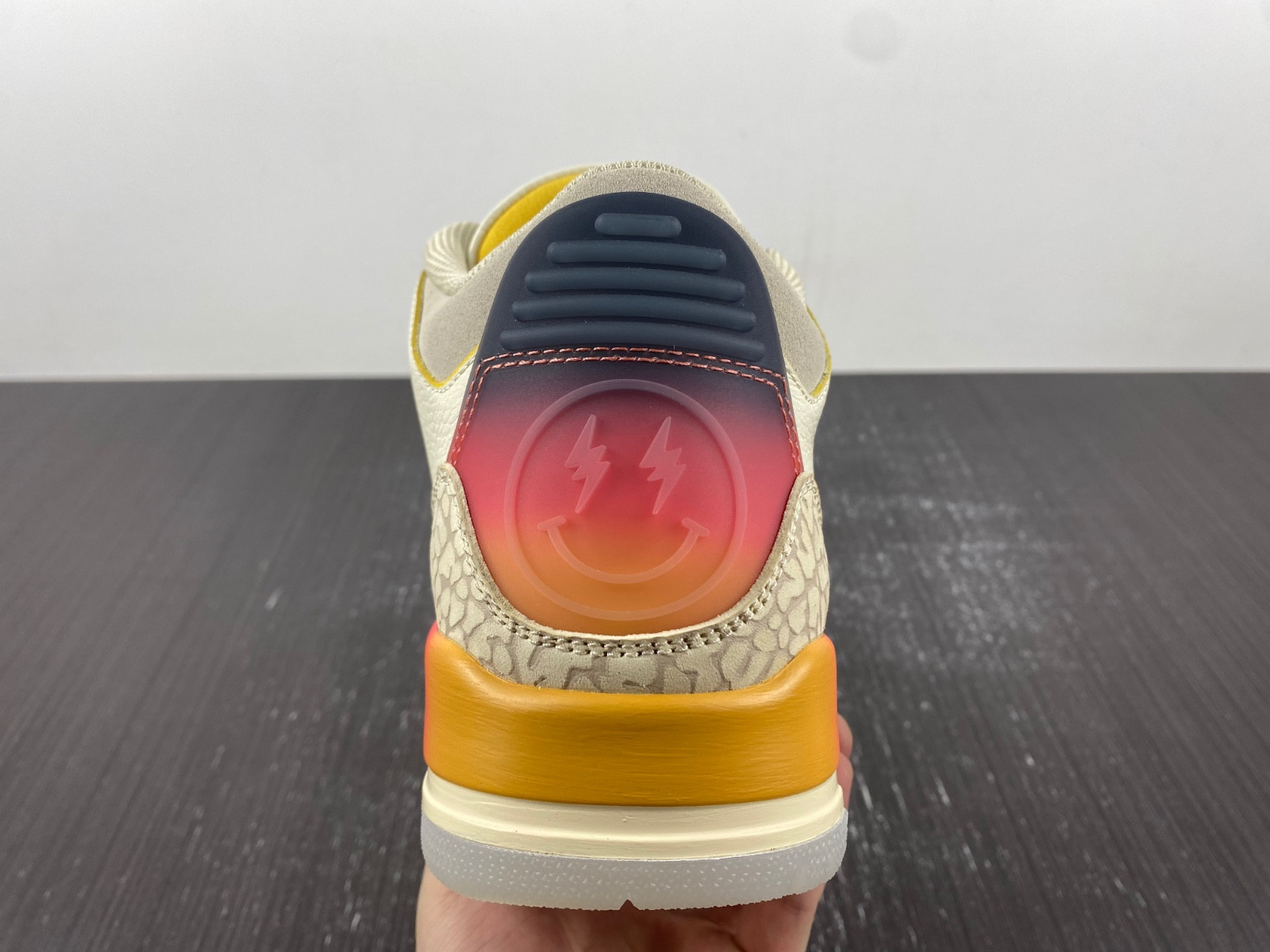 J Balvin x Air Jordan 3 "Medellín Sunset" FN0344-901