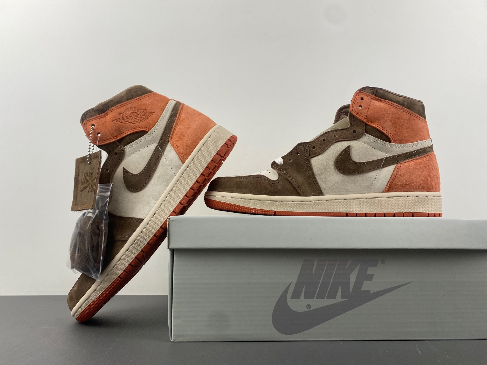 Air Jordan 1 High OG WMNS “Cacao Wow” FQ2941-200