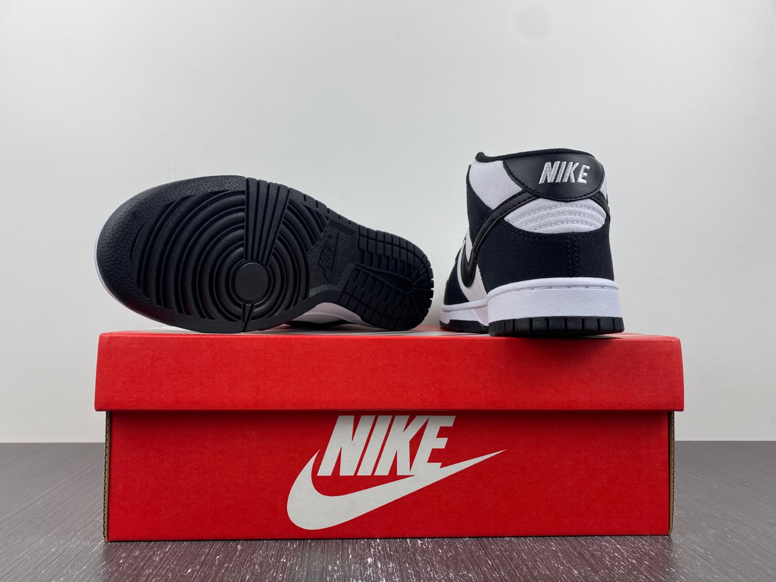 Nike Dunk High SE World Champs DR9512-001