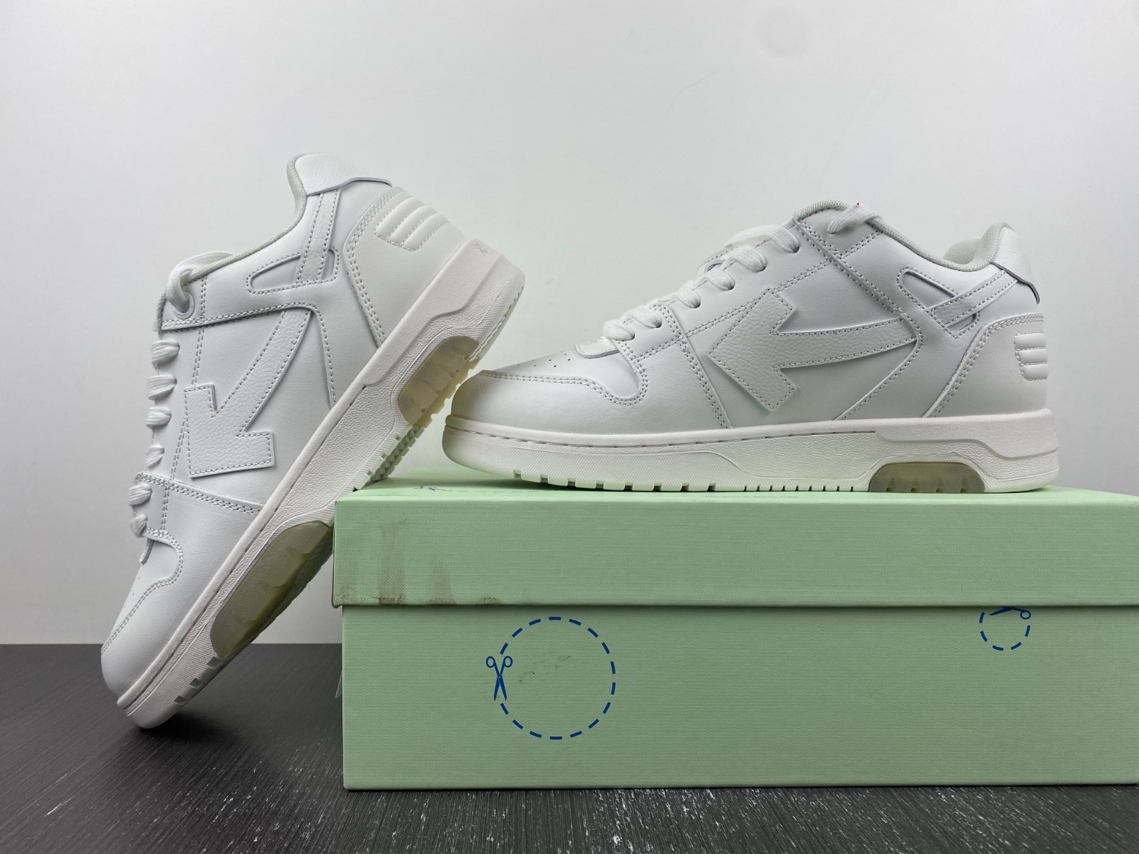 Off-White c/o Virgil Abloh